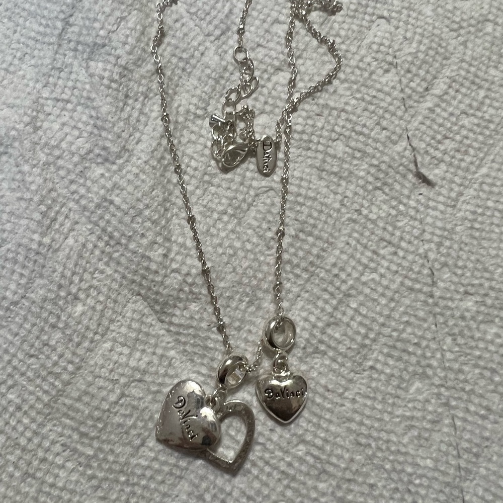Da Vinci silver tone beautiful necklace